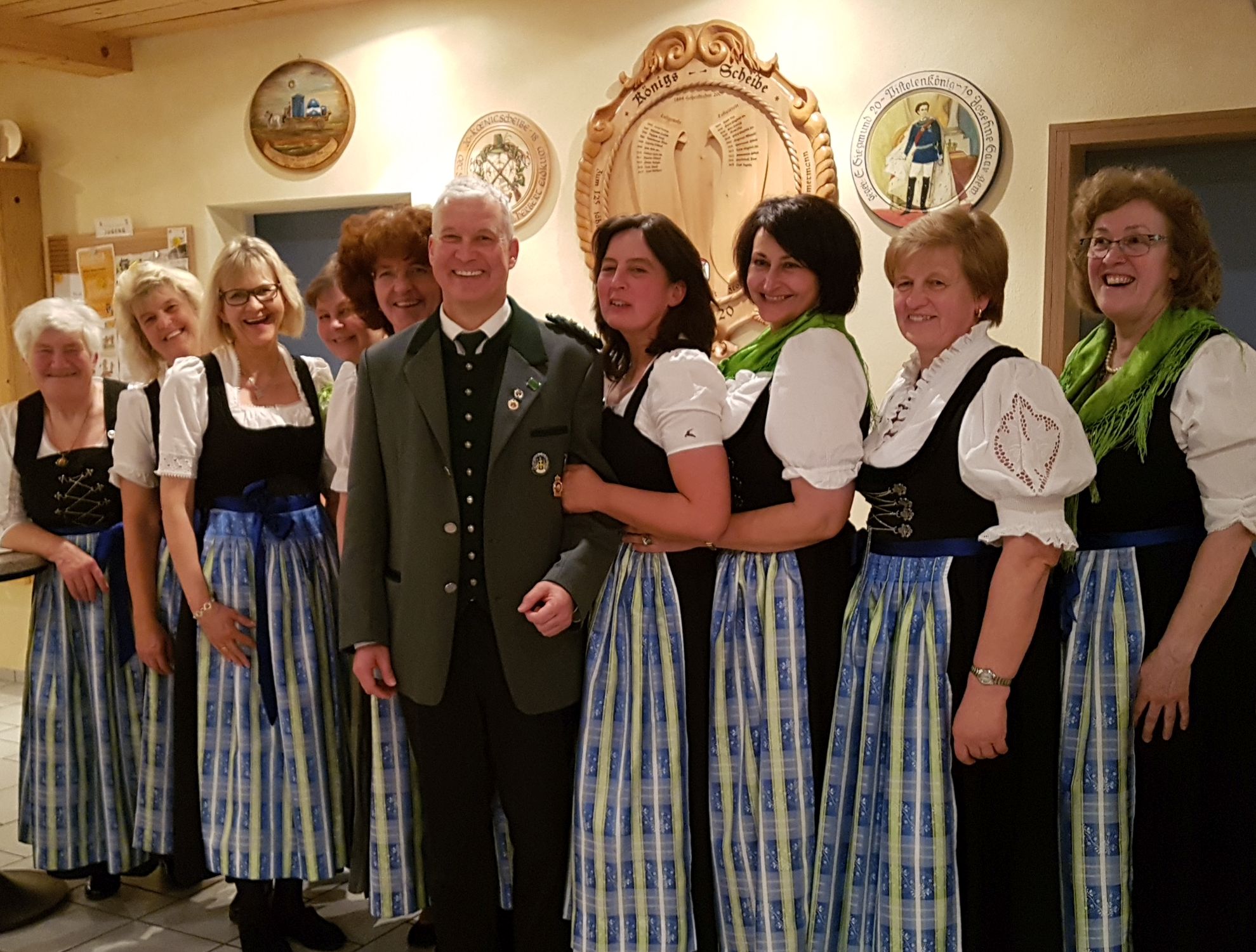Schützinnen mit Rudi